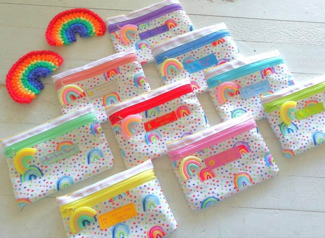 Moco Lima Hawaiiさんのインスタグラム写真 - (Moco Lima HawaiiInstagram)「New* Pastel rainbow pouch, made by Moco  前回大好評頂き即完売してしまいましたレインボーポーチ🌈 新たにデザインを変えて新作登場です♡ 大ぶりのレインボーチャーム付き。裏面はパイナップルデザイン。お色は9色展開です♡  #rainbow#new#design#mocolima#original#summer#pastel#puneapple#vacation#handmade#pouch#purse#mocolima#hawaii#hawaiilife#luckywelivehawaii#mylife#designer#sewing#waikiki#honolulu#oahu#ハワイ好き#ハワイ好きな人と繋がりたい #夏#海#虹#モコリマハワイ#ハワイみやげ  Mocolima showroom 1-6pm open today」8月15日 9時48分 - mocolimahawaii
