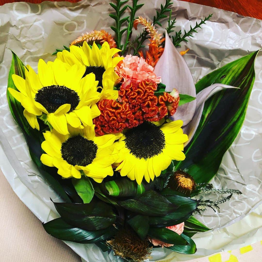 SHINOBUさんのインスタグラム写真 - (SHINOBUInstagram)「昨日のLIVE お花、たくさんのプレゼント ほんとにありがとう😊 嬉しかったぁー🤩」8月15日 9時49分 - shino_boo81
