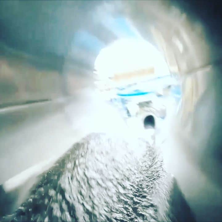 のインスタグラム：「. 🌊気分爽快スプラッシュ！ スピード＆スリルを体感できるウォータースライダー「ワンダーブラック」 #ウォータースライダー #スライダー #プール #屋内プールだから日差しもなく快適 #スパリゾートハワイアンズ #ハワイアンズ #sparesorthawaiians #hawaiians #pool」