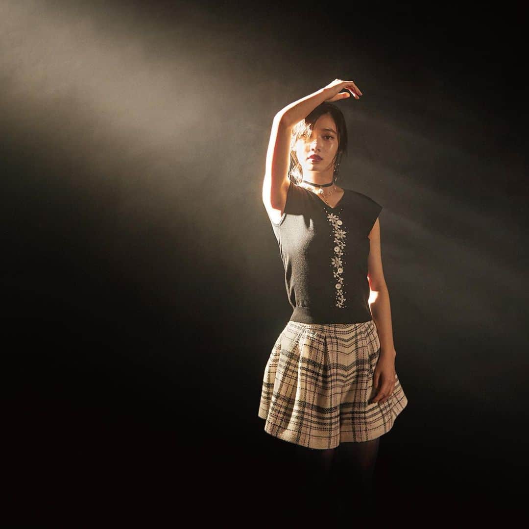 のインスタグラム：「・ Aveniretoile 2019 AUTUMN LOOKBOOK UPDATE ・ #aveniretoile #aveniretoilecouture #mid_e_shopping #mid_official」