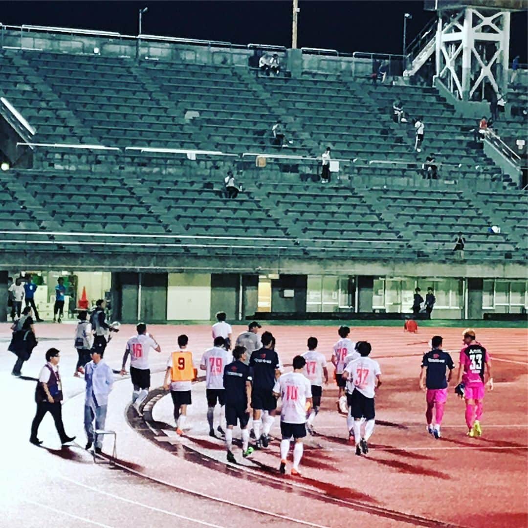 植田朝日のインスタグラム：「🔵🔴﻿ ﻿ 天皇杯終戦。。。﻿ イコール 元日の新国立 一発目で大暴れもなくなりました。。。﻿ ﻿ 単純に悔しいよね。﻿ ﻿ でも、今の東京の状況を考えればポジティブにも考えられる。﻿ ﻿ アウェー8連戦もある中、リーグ期間中にある天皇杯が2試合カットになれば負担は減るよね。﻿ ﻿ リーグで結果を残そう！﻿ それしかないっしょ‼️﻿ ﻿ VIVAトーキョー たとえ敗れようとも...﻿ ﻿ #tokyo12」