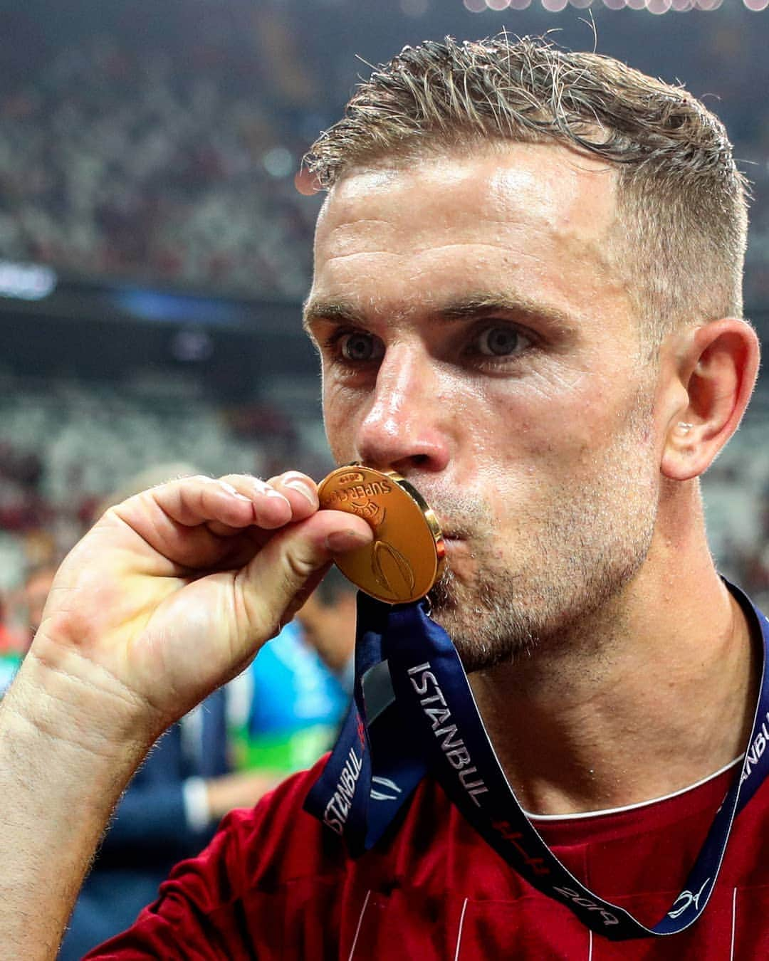 UEFAチャンピオンズリーグさんのインスタグラム写真 - (UEFAチャンピオンズリーグInstagram)「😘🥇 @jhenderson 🔴 #SuperCup」8月15日 10時17分 - championsleague