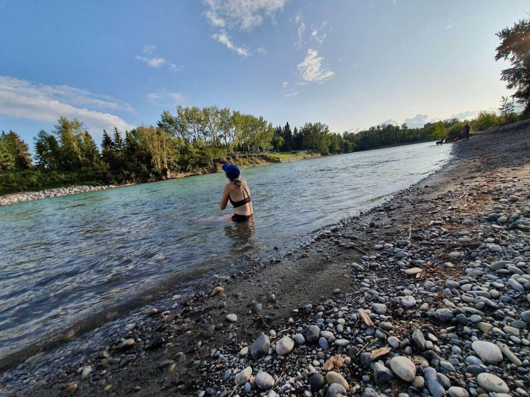 ヘイリー・ベルさんのインスタグラム写真 - (ヘイリー・ベルInstagram)「Recovery time . 📸: @thejohn_andonly . . . #bowriver #bowness #calgary #athletelife  #recovery」8月15日 10時18分 - hayleighbell