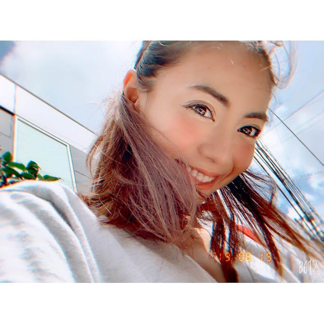 のインスタグラム：「ん〜ん夏だぁ🌈🥰」