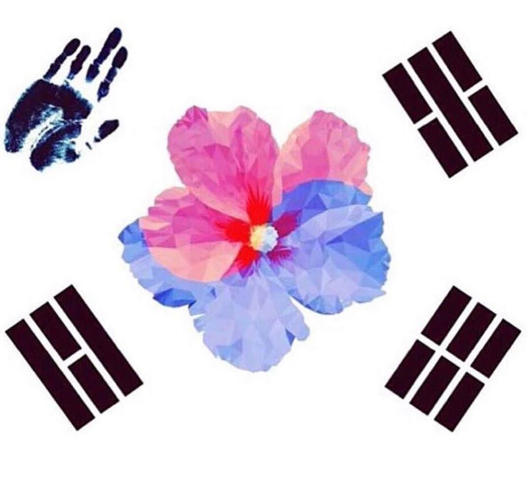 チェ・ヒョンウさんのインスタグラム写真 - (チェ・ヒョンウInstagram)「#광복절 #815 #태극기」8月15日 10時38分 - charmingchoimagic