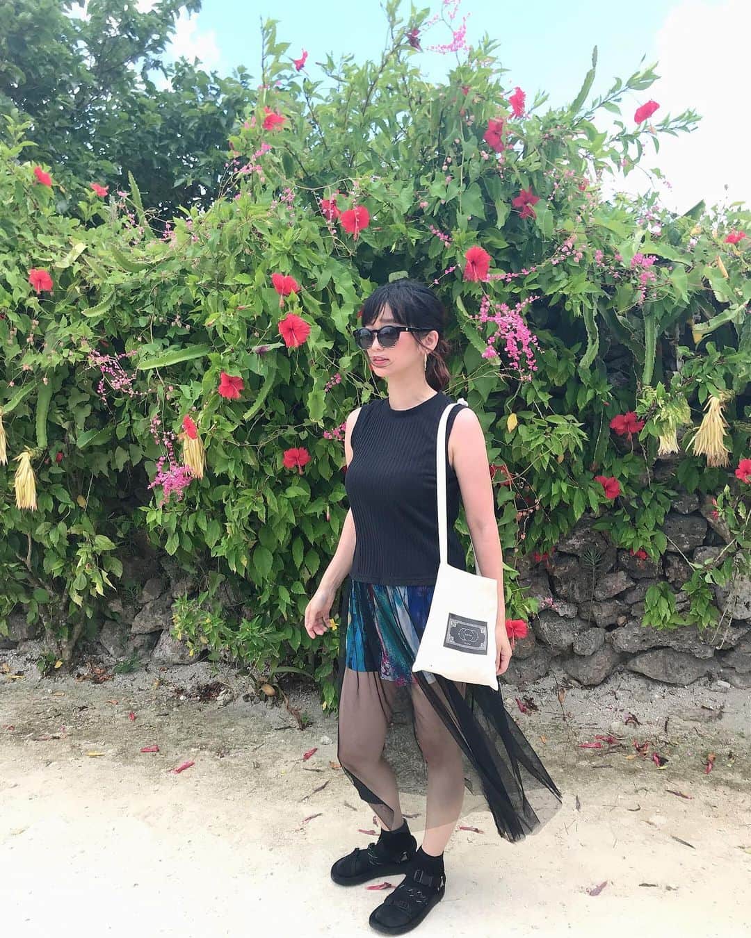 Yun chiのインスタグラム：「水牛力持ちだった、すごいね。 . . #１０年ぶりの竹富島🐃🌺 #時間がゆっくり #風が気持ち良い #いつでもマイサコッシュ」