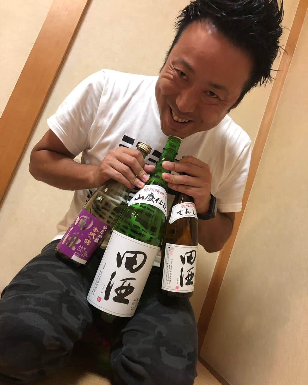 西尾夕紀さんのインスタグラム写真 - (西尾夕紀Instagram)「打ち上げは寿司乃家🍣さんにて。  どれもこれも 美味し過ぎました…😋 貴重な田酒もいただき ご機嫌な様子の マネージャー山口君！！ 実は…。 2年前の昨日は骨折していた…😔 今ではすっかり治って 良かった良かった😚  さて、本日も頑張りますよー👍  福島へ向かって出発〜💨 #寿司乃家 #青森 #宴」8月15日 10時37分 - yuki_nishio_