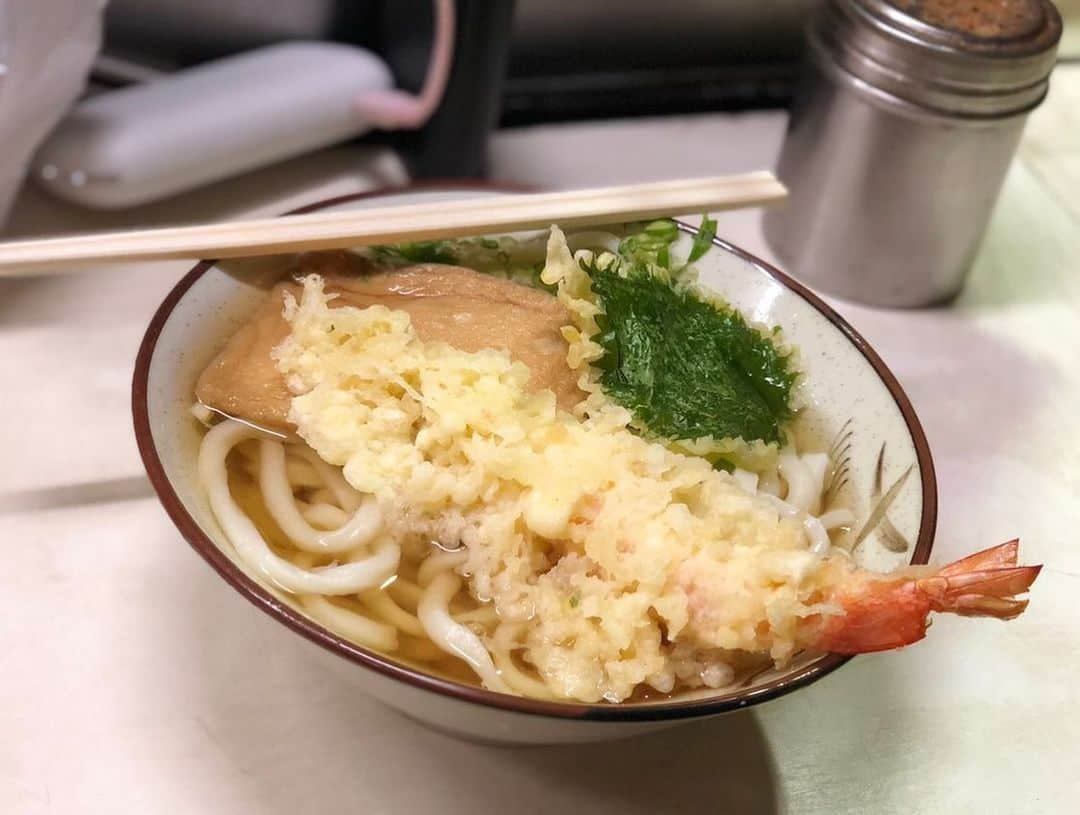 和田正人さんのインスタグラム写真 - (和田正人Instagram)「田舎に帰ったら必ず食べるメシを２つも残した高知の最終夜。夜中に天ぷらうどんとジェノベーゼをハシゴ。嫌な顔せずついてきてくれる田舎の友達。これが高知の接待文化さ。#翌日顔パンパン #でも体重は増えない #元アスリートの体に感謝」8月15日 10時40分 - daaaaaawaaaaaa