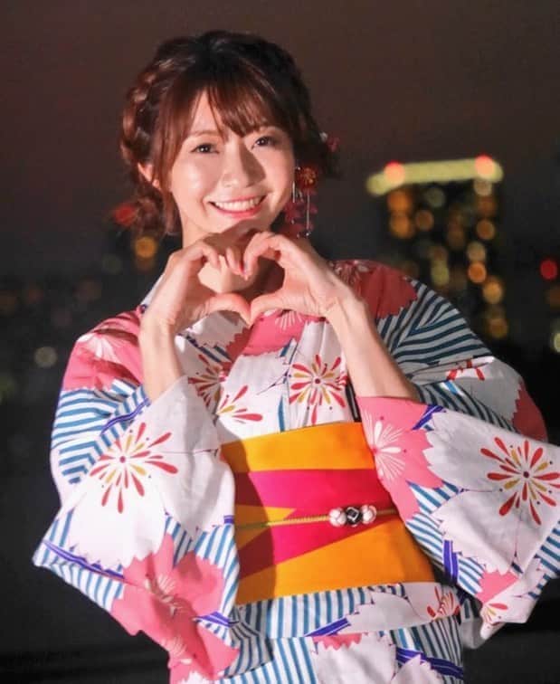 のインスタグラム：「浴衣×夜景  撮影会📸 長い撮影会経験の中で実は初めての組み合わせ♫ お台場の夜景とマッチング🍉  #浴衣 #浴衣撮影 #夜景 #夜景バッグ #撮影 #撮影会 #smooth撮影会 #撮影会モデル #model #被写体 #ポトレ女子 #ポートレート #写真好きな人と繋がりたい #カメラ好きな人と繋がりたい #ハートマーク #ファインダー越しの私の世界 #ストライプ浴衣 #衣装 #ヘアセット #まとめ髪 #浴衣ヘア #和服 #日本の夏 #smile #japanesegirl #daiba #着付け #帯アレンジ」