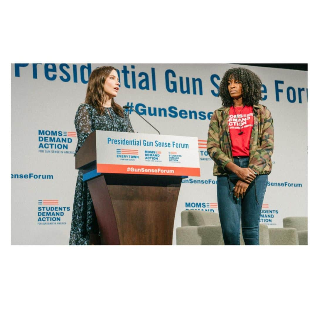 ソフィア・ブッシュさんのインスタグラム写真 - (ソフィア・ブッシュInstagram)「[part 1] On Saturday I had the honor of speaking at @everytown @momsdemand @studentsdemand #GunSenseForum in Des Moines, #Iowa.  I spoke as a concerned citizen, a gun owner, a hobbyist, and a woman whose family has been affected by a mass shooting. Make no mistake, I understand the issue from all sides. And the issue? This is a public health crisis. People are dying in the streets because our leaders are too cowardly to act. America has 122 guns for every 100 people. No other nation on Earth comes close. Next in line, at 40?? Yemen. A war zone.  The issue is not mental health. The issue is easy access to guns. Period. All of the data proves this, and we’d have even more if our government wasn’t REFUSING to allow the CDC to study gun violence. That should be a clue. They want to deny us overwhelming information because it’s a bad truth for them the lobbyists who control them.  Foreign countries are issuing warnings, urging their citizens not to travel here because it’s become too dangerous.  Walmart is taking imagery of guns off the shelves, and video games that are played by the rest of the world to no increase in shootings anywhere else, but they won’t stop selling guns. They had the nerve to place a sign over a glass case filled with rifles that reads “OWN THE SCHOOL YEAR LIKE A HERO.” What the fuck does that even mean? It would be laughable if it weren’t so damn sad.  A Fox News poll released today shows: - 90% of Americans support requiring criminal background checks on ALL gun buyers - 81% support passing "red flag" laws that allow police to take guns from people shown to be a danger to themselves or others - 67% banning assault rifles and semi-automatic weapons  Imagine how high the numbers go among a bi-partisan audience! A measure that would handle these issues has already passed the house, and is stalled because of #MoscowMitch McConnell. We all need to pressure him and other Senators to reconvene the Senate immediately and vote on these gun-control measures. Have the vote! Do what your constituents want! (Continued...)」8月15日 10時43分 - sophiabush