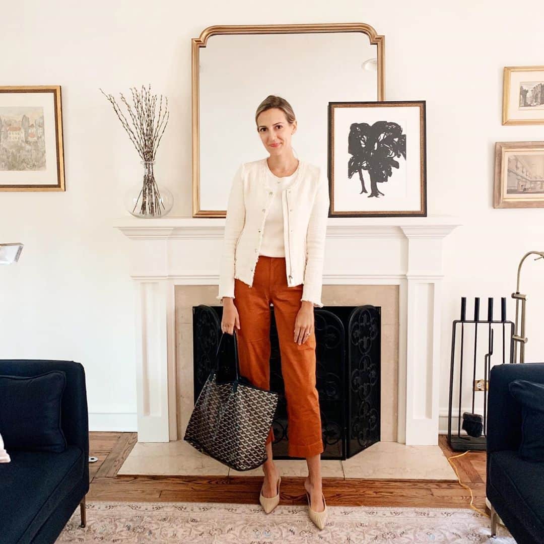 Anna Jane Wisniewskiのインスタグラム：「My favorite season is upon us: jacket season. Why do you think we launched @shoponethird? It’s the best layer. Click on over to check out the IG stories on thag account. Our amazing intern and I styled jacket 01 for fall—I think you’ll enjoy it. (And we DO have new styles coming for fall!) PS I didn’t cut my hair into a pixie—low buns just make me look like a colonial man sometimes. http://liketk.it/2Eags #liketkit @liketoknow.it #jacketstyle #shoponethird #businesscasual」