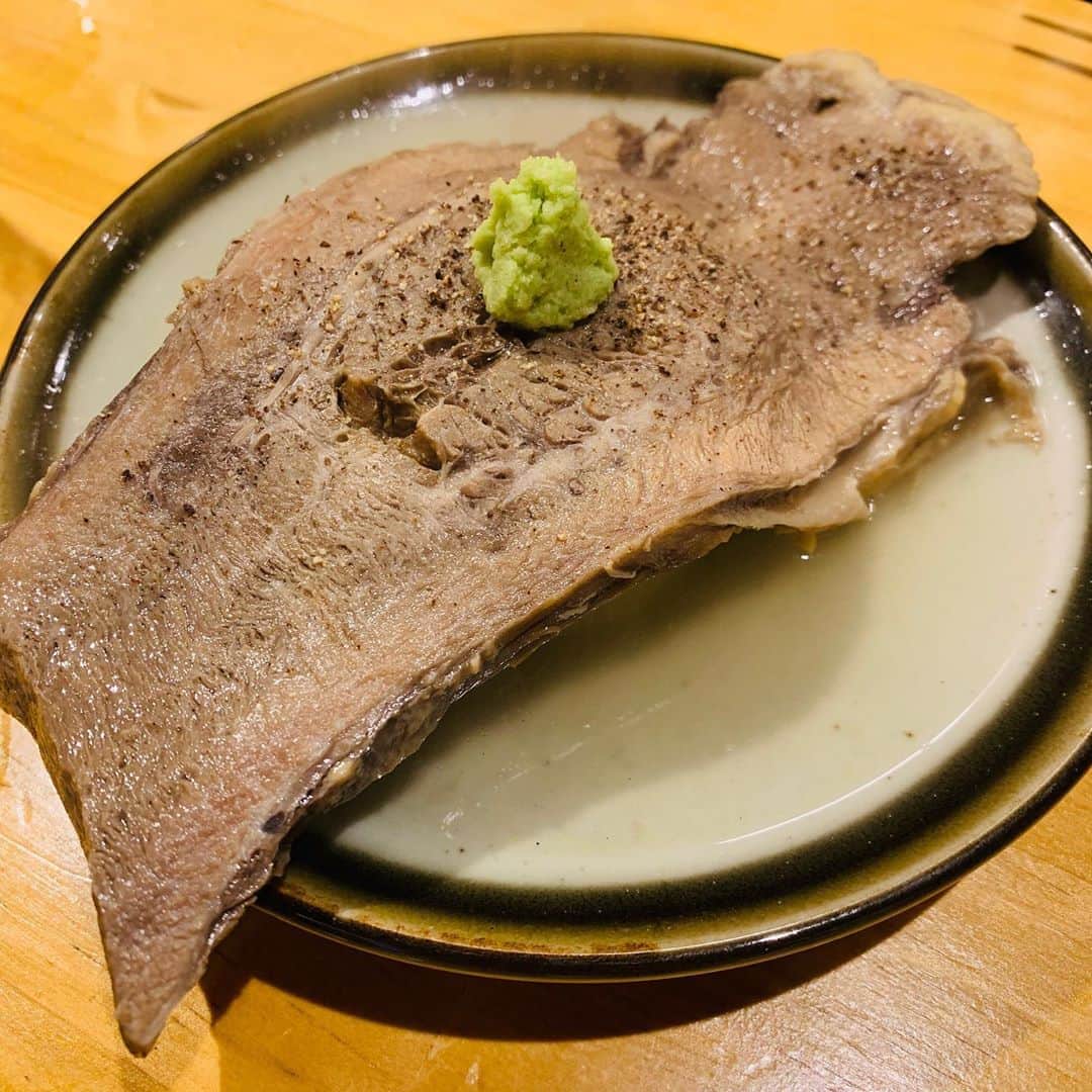 ますぶちさちよさんのインスタグラム写真 - (ますぶちさちよInstagram)「新宿思い出横丁の「牛タンいろ葉」さんに行った😊 牛タン美味しすぎたな🥺茹でタンは柔らか過ぎて箸で切れる…！すごい！ ハラミも美味しかったし〜〜💖また行きたい！ #牛タンいろ葉 #牛タン #新宿思い出横丁 #茹でタン #ハラミ」8月15日 10時48分 - sachiyomasubuchi___