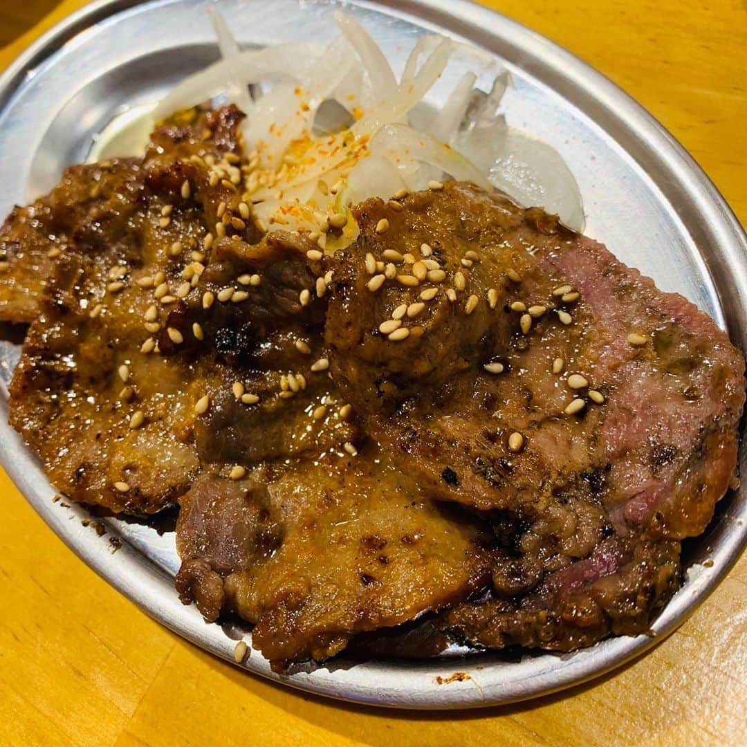 ますぶちさちよさんのインスタグラム写真 - (ますぶちさちよInstagram)「新宿思い出横丁の「牛タンいろ葉」さんに行った😊 牛タン美味しすぎたな🥺茹でタンは柔らか過ぎて箸で切れる…！すごい！ ハラミも美味しかったし〜〜💖また行きたい！ #牛タンいろ葉 #牛タン #新宿思い出横丁 #茹でタン #ハラミ」8月15日 10時48分 - sachiyomasubuchi___