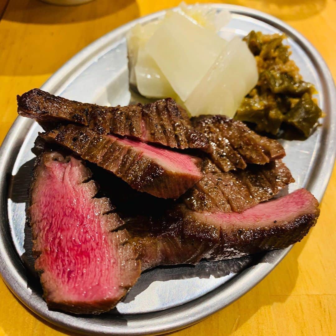 ますぶちさちよさんのインスタグラム写真 - (ますぶちさちよInstagram)「新宿思い出横丁の「牛タンいろ葉」さんに行った😊 牛タン美味しすぎたな🥺茹でタンは柔らか過ぎて箸で切れる…！すごい！ ハラミも美味しかったし〜〜💖また行きたい！ #牛タンいろ葉 #牛タン #新宿思い出横丁 #茹でタン #ハラミ」8月15日 10時48分 - sachiyomasubuchi___