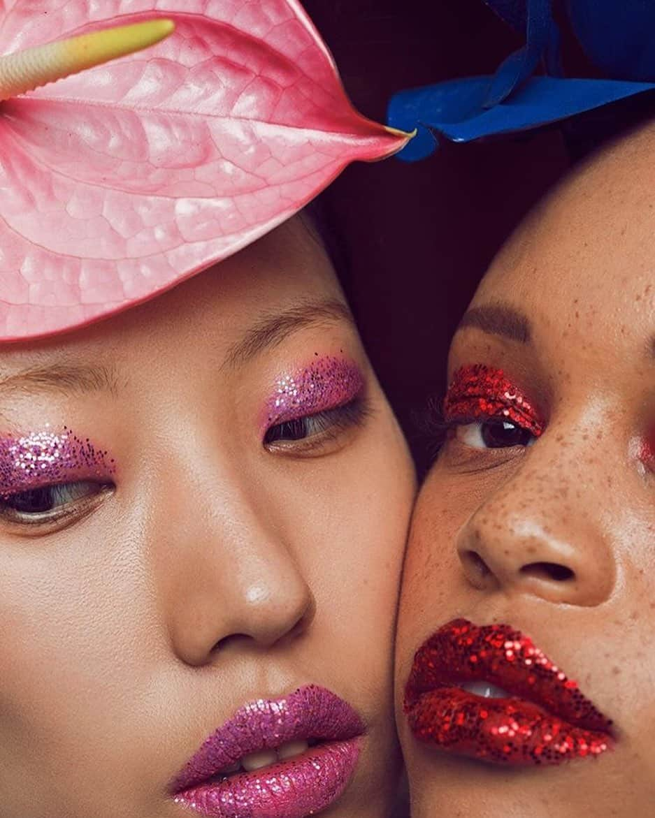 ロダルテさんのインスタグラム写真 - (ロダルテInstagram)「Orchid or Ruby Glitter? Pink or Blue Anthuriums? FW19 Backstage with @hello_kijeong and @itsfreakingfitz (ph: @andrewarthur). #rodarte」8月15日 10時53分 - rodarte