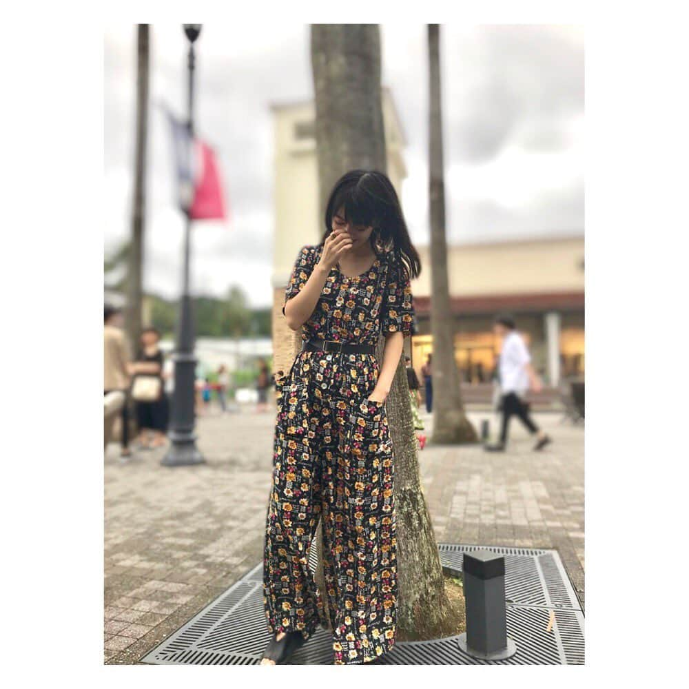 田中皓子さんのインスタグラム写真 - (田中皓子Instagram)「. 実はお花柄なんですよ🌻💐🌼 .  #fashion #dailylook #ootd #ootdfashion #used #usedfashion #vintage #vintagefashion #私服 #古着 #STU48 #田中皓子」8月15日 10時54分 - kouko_0616