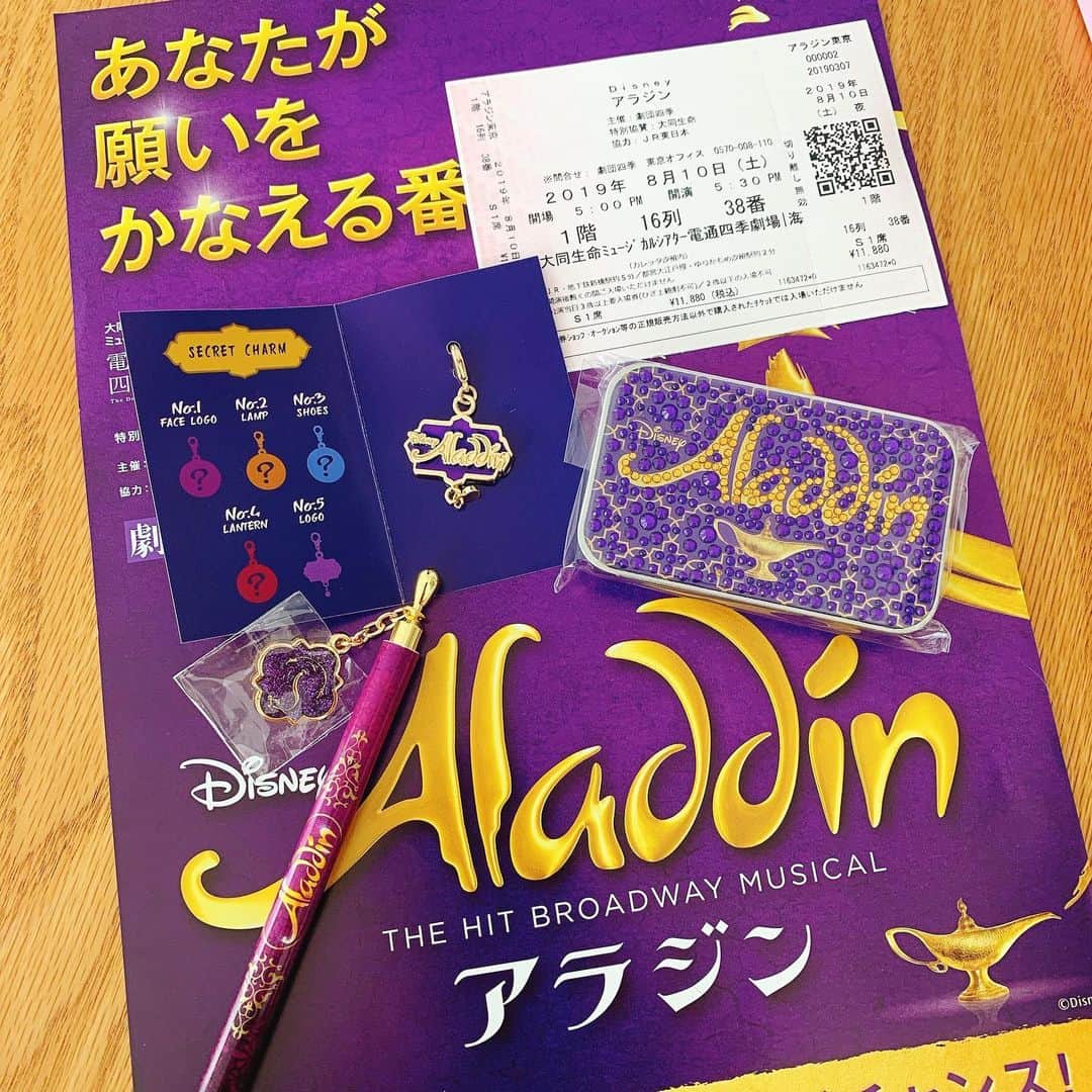 HIROMINさんのインスタグラム写真 - (HIROMINInstagram)「. •*¨*•.¸¸♪ . 先日あやっち(@aya.738.920 )と 劇団四季のアラジン観てきた❤️ . •*¨*•.¸¸♪ . 何気に四季の舞台は初❣️ オリジナルのストーリーがまた面白くて笑った😆 パフォーマンスも圧巻で鳥肌✨ これを機に四季ハマりそう🤤 . •*¨*•.¸¸♪ . 終始楽し過ぎたー❤️ あやっち誘ってくれてありがとう😍 また遊ぼうね✧︎◝︎(*´꒳`*)◜︎✧︎˖ . •*¨*•.¸¸♪ . #アラジン #劇団四季 #劇団四季アラジン #劇団四季劇場海 #舞台 #ミュージカル #ディズニー #disney #aladdin #musical #stage #good #like #love #cool #life #happy #smile #enjoy #instapic #instagood #instalike #instalife」8月15日 10時57分 - hiromin_vvv