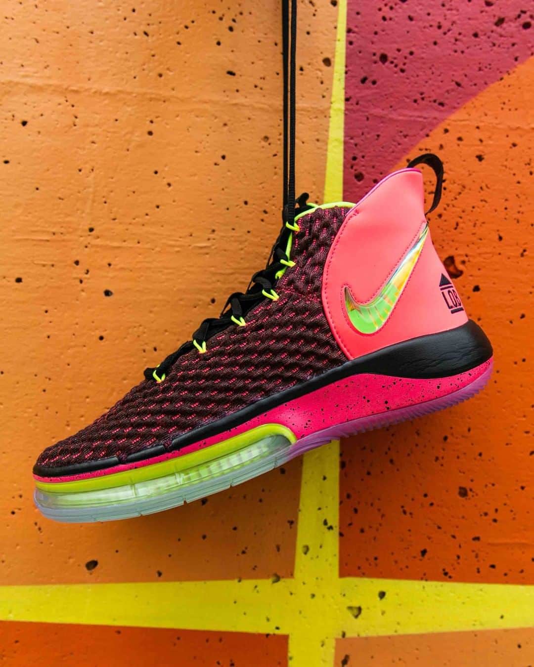 Foot Lockerさんのインスタグラム写真 - (Foot LockerInstagram)「The next chapter in Nike Basketball. 🏀  #Nike AlphaDunk “Hoverboard” Launching 8/17, In-Store and Online」8月15日 10時59分 - footlocker