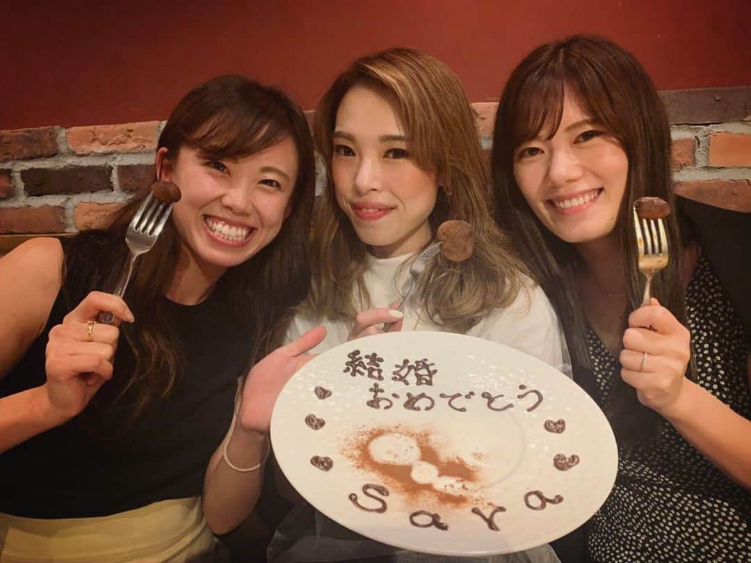 川戸沙羅のインスタグラム：「減量中みんなに会いた過ぎて夢に何回も出て来た😴🌟 安定感が年を重ねるごとにレベルアップしてるある意味🙄w  お祝いしてくれてありがとやぁあ😂❤️ #山手 #直井が帰って来ると思って #お盆に設定したのに #誰も休みじゃない #ただの平日の仕事後に集合しただけになった #直井不在 #旅行選抜落ち」