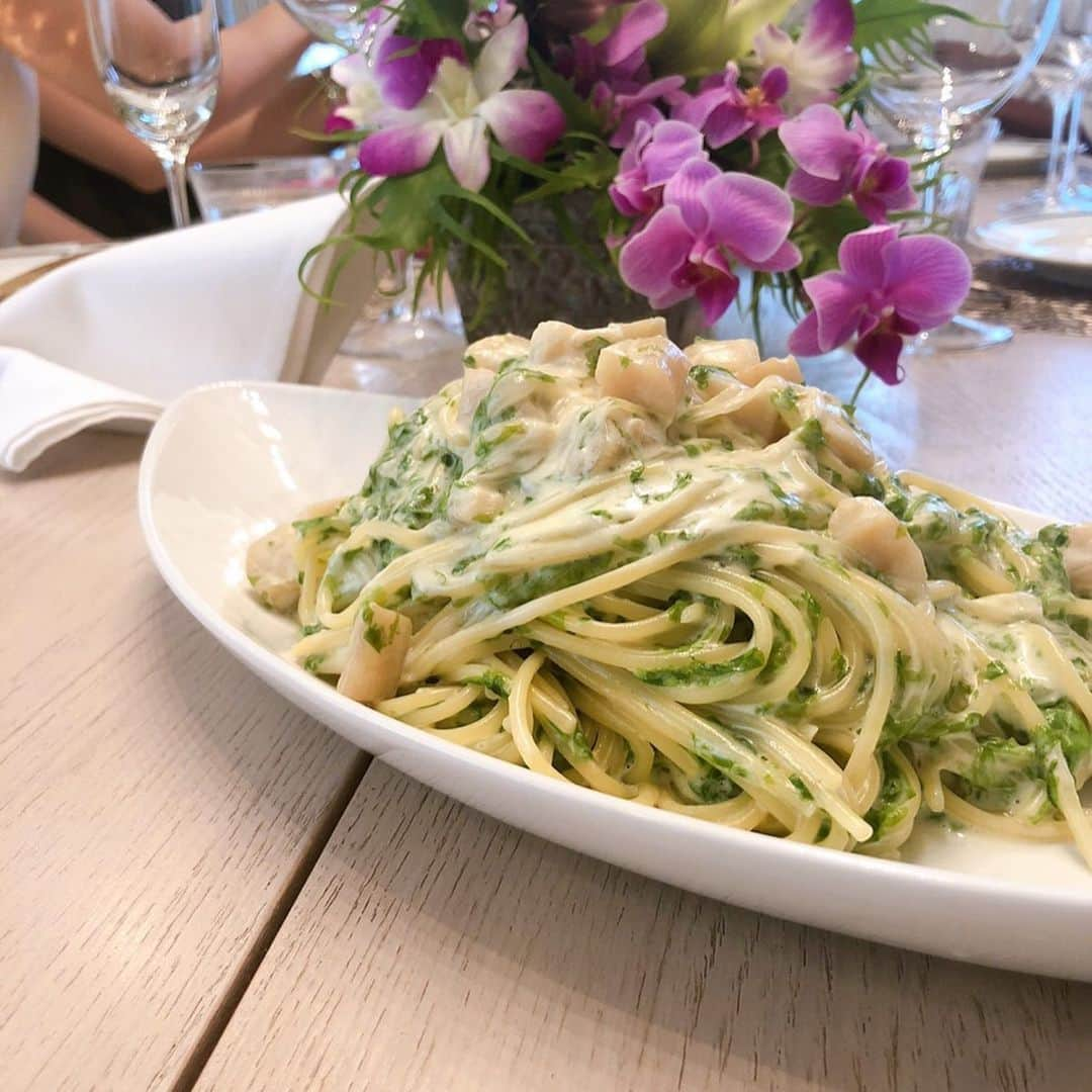 加護亜依さんのインスタグラム写真 - (加護亜依Instagram)「初のお料理教室🍽にホームパーティー❤️ 教えてくださったのは世界の長友佑都選手⚽️の専属シェフ👨‍🍳加藤超也さん！！！ とっても為になるお料理教室でした！ 企画を用意してくれた 長年の友人 @michiko_matsushita さん💓💓💓💓 ありがとうございました！  皆さまも是非！ 加藤さん @cuore_kato のインスタチェックしてみてください🥰 レシピサイトでもわかりやすく載っています👍🏻 ・ #お料理教室 #おもてなし料理」8月15日 11時34分 - ai.1988kg