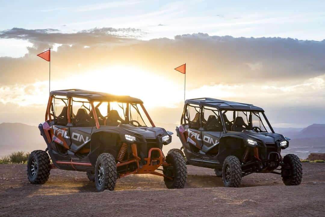 Honda Powersports USさんのインスタグラム写真 - (Honda Powersports USInstagram)「Hey, the more the merrier. 2 in the front, 2 in the back, and a whole Talon 1000X-4 caravan to see the great wide world, side by side. #lifeisbettersxs #sxs #hondatalon」8月15日 11時37分 - honda_powersports_us