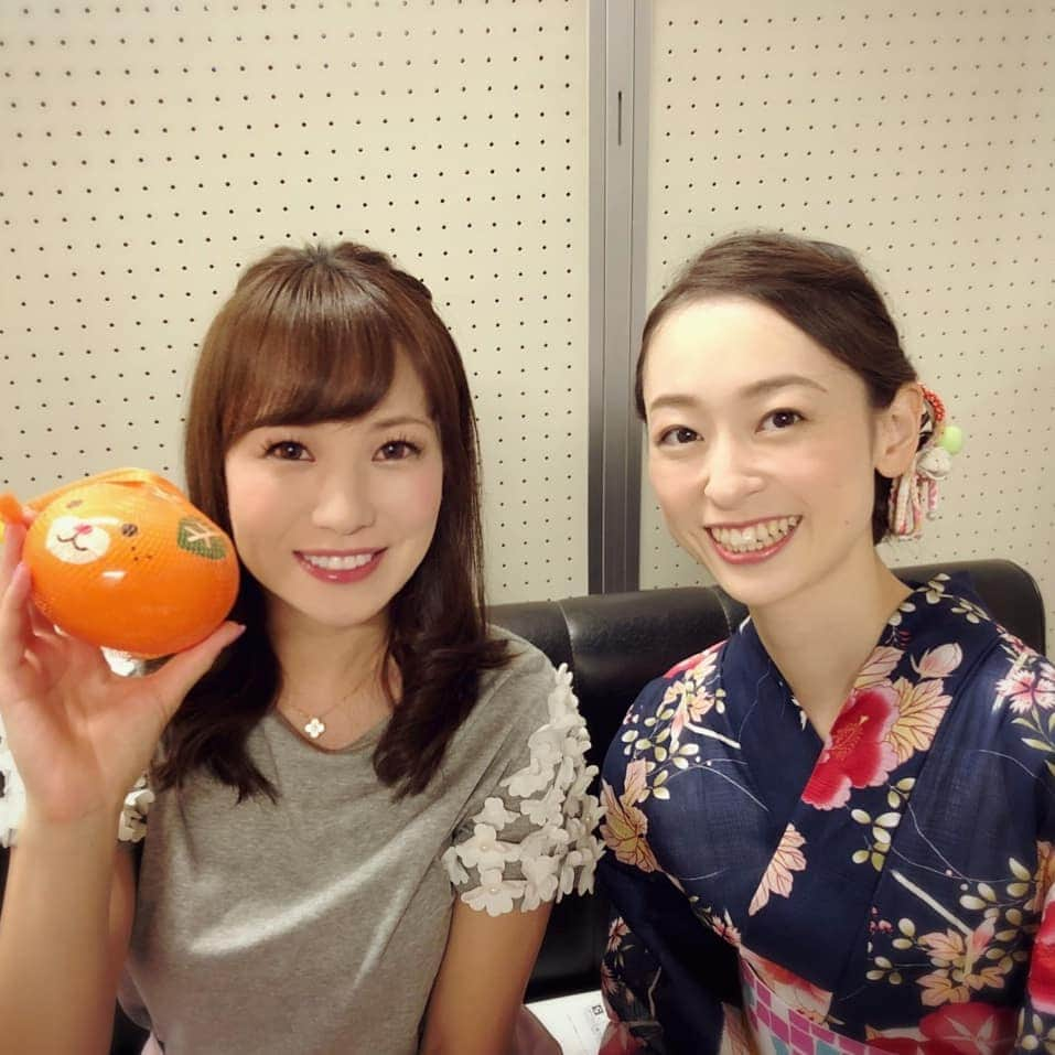 瞳ゆゆさんのインスタグラム写真 - (瞳ゆゆInstagram)「イベント前のあゆみさんと、中継前に🐴🥕 黒潮盃の予想的中したみたい😆✨ さすがっ！！ #競馬 #競馬中継 #キャスター #田中歩 #アナウンサー #イベント #大井競馬場 #黒潮盃 #リンノレジェンド #宝塚og #瞳ゆゆ」8月15日 11時43分 - yuyu_hitomi