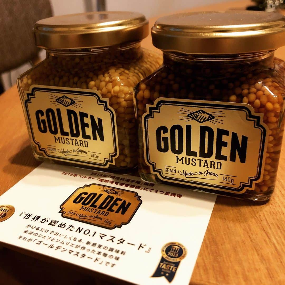 早坂尚人のインスタグラム：「ようやくGETしたぜ😎 ゴールデンマスタード👍 #ゴールデンマスタード #goldenmustard #辛くないマスタード #調味料 #オススメのマスタード #一品を逸品に変えるマスタード #まず入れ物カッケェ #人気で入荷待ち #食感最高 #うまみちゃん #興味ある方は是非🙆‍♂ https://golden-mustard.k-shoten.jp/」