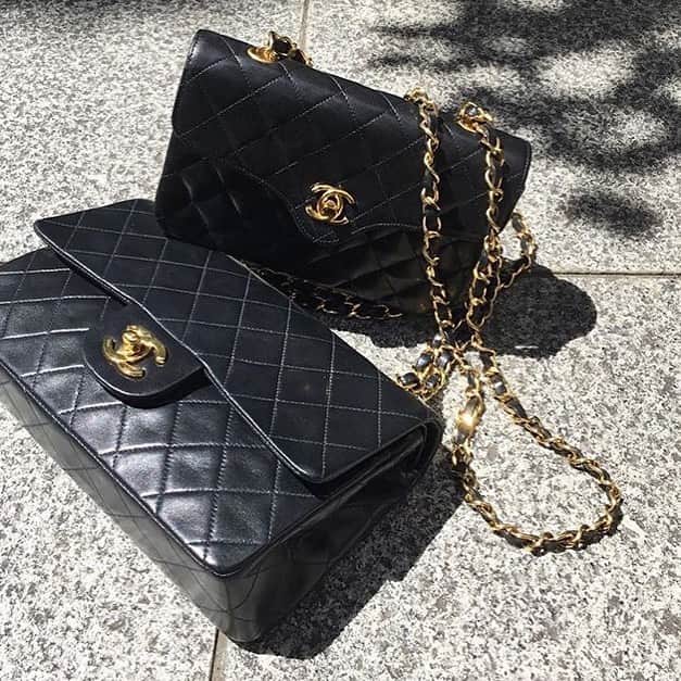 のインスタグラム：「【VINTAGE CHANEL BAG】 定番の23cmと可愛いらしいサイズ感のマトラッセが入荷致しました。是非店頭にてお試しくださいませ。 . プロフィールリンクよりブログをご覧ください。 . #decouverte #vintage #vintageshop #baycrews #follow #taxfree #chanel #vintagechanel #chanelbag #vintagebag #デクーヴェルト#ヴィンテージ #ヴィンテージショップ #ベイクルーズ #フォロー #シャネル #ヴィンテージシャネル #シャネルバッグ #ヴィンテージバッグ #香奈儿 #baycrews#2019ss_baycrews ﻿﻿﻿﻿﻿﻿﻿﻿﻿﻿﻿﻿﻿﻿﻿﻿﻿﻿﻿﻿﻿﻿﻿﻿﻿﻿﻿﻿﻿﻿﻿﻿﻿﻿﻿﻿﻿﻿﻿ #baycrews40周年」