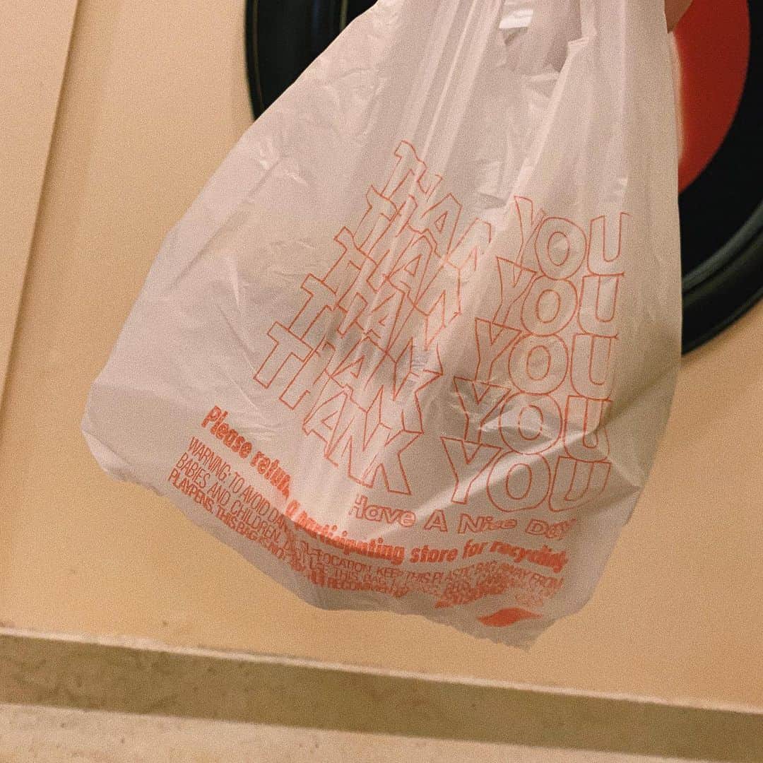 sayocoのインスタグラム：「kawaii shopping bag💗💗💗 #sayo_trip#hawaii #painalanaifoodcourt #royalhawaiiancenter」