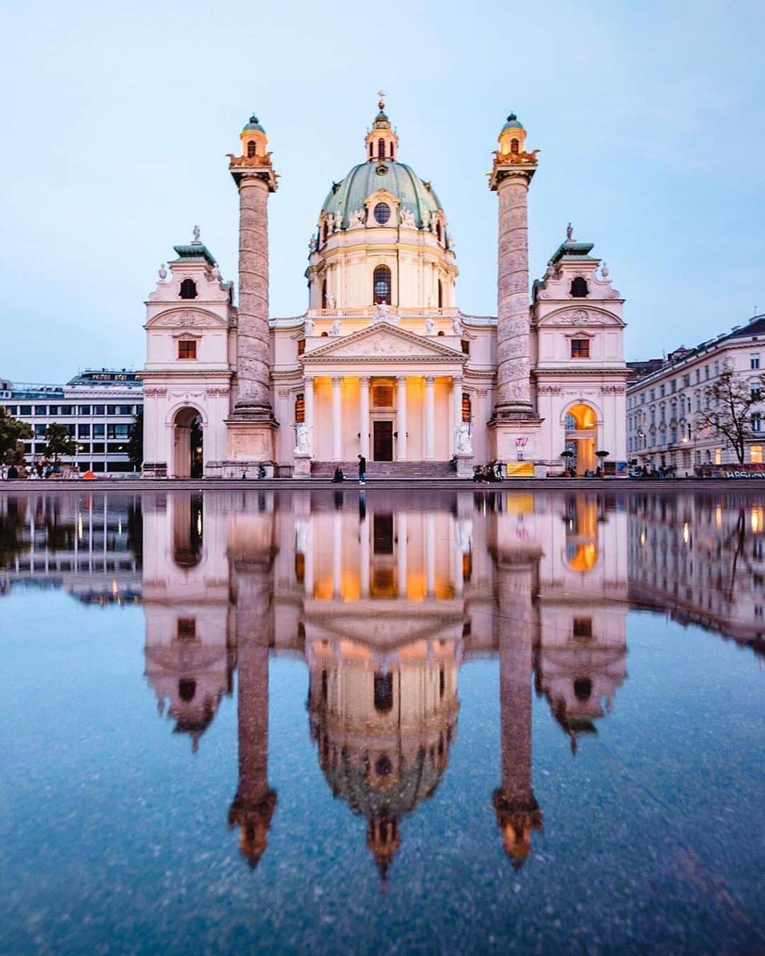 Wien | Viennaさんのインスタグラム写真 - (Wien | ViennaInstagram)「The amazing St. Charles Church located near the city center. The opulent frescoes inside in the cupola created by Johannes Michael Rottmayr contain 1250 square meters of incredible splendor and beautiful colours. Who was lucky enough to have a look inside? 💧✨ by @its.jayjay #ViennaNow」8月15日 21時30分 - viennatouristboard