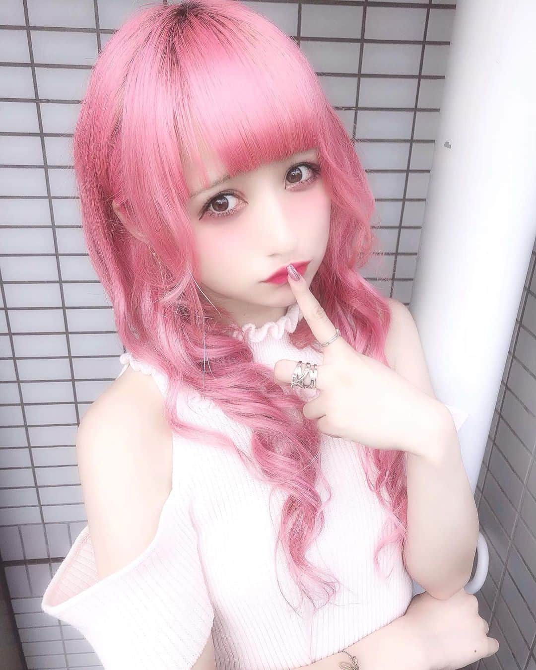 胡桃兎愛のインスタグラム：「new胡桃さんにしてもらってきましたっ❤︎ 憧れだったピンクロングにできてめちゃくちゃ嬉しい！！ 今回もありがとうございましたっ！！」
