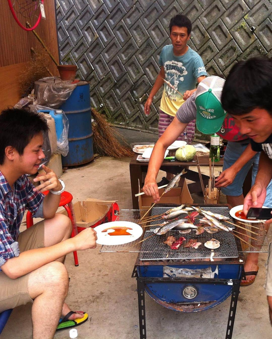 湯浅幸大さんのインスタグラム写真 - (湯浅幸大Instagram)「7年前の夏w 若い😂 地元でBBQしてたのか🐟🍖 #tbt #throwbackthursday #workout #workoutlife #eatclean #training #trainhard #instafitness #ifbbpro #ifbbproleague #diet #gohardorgohome #bodybuilding #noresttobethebest #mensphysique #バーベキュー #7年前の夏 #愛知県 #豊田市 #足助 #鮎 #ワークアウト #トレーニング #ダイエット #減量 #思想を維持する精神は狂気でなければならない」8月15日 21時45分 - kingyuasa