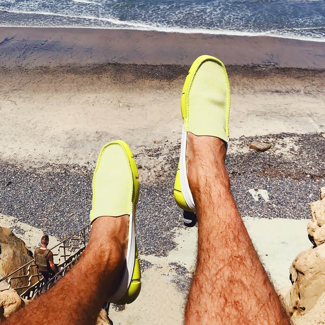 スイムズさんのインスタグラム写真 - (スイムズInstagram)「Dip in and out of the water worry-free with our SWIMS loafers. @christernordnes spotted in our Classic Venetian loafers in Limeade #loafershoes #mensloafers #shoesoftheday #shoestyle」8月15日 21時45分 - swimsofficial