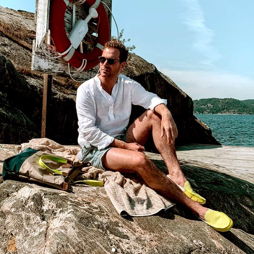 スイムズのインスタグラム：「Dip in and out of the water worry-free with our SWIMS loafers. @christernordnes spotted in our Classic Venetian loafers in Limeade #loafershoes #mensloafers #shoesoftheday #shoestyle」