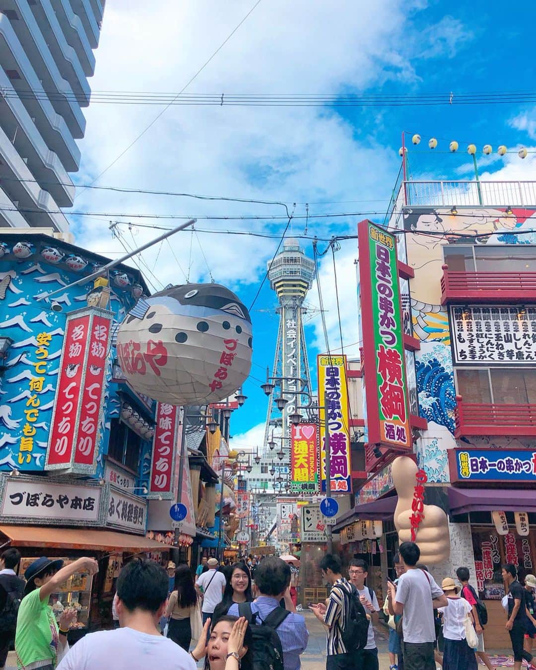 小谷津友里さんのインスタグラム写真 - (小谷津友里Instagram)「大阪の街をぶらり～🙌💕﻿ #新世界 に行ってきたよ！(昨日ね♪)﻿ 通天閣の高さ108m♪﻿ 街も通天閣も文字がいっぱい！﻿ カラフルで看板の主張が凄い🤣🧡(笑) ﻿ この大阪ならではの賑やかな雰囲気いいね﻿ (*´ο`*)🐙﻿ ﻿ ﻿ ﻿ #大阪#大阪旅行 #大阪観光 #通天閣#こやゆり旅 #ootd#旅#旅コーデ#ビリケン#串カツ#japanesegirl #osaka #travel」8月15日 21時47分 - yurikoyatsu