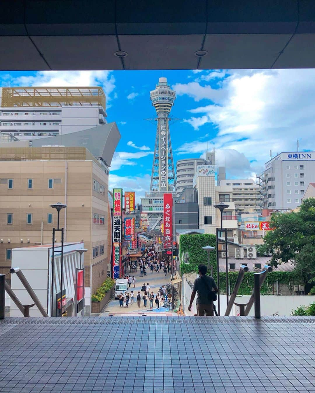 小谷津友里さんのインスタグラム写真 - (小谷津友里Instagram)「大阪の街をぶらり～🙌💕﻿ #新世界 に行ってきたよ！(昨日ね♪)﻿ 通天閣の高さ108m♪﻿ 街も通天閣も文字がいっぱい！﻿ カラフルで看板の主張が凄い🤣🧡(笑) ﻿ この大阪ならではの賑やかな雰囲気いいね﻿ (*´ο`*)🐙﻿ ﻿ ﻿ ﻿ #大阪#大阪旅行 #大阪観光 #通天閣#こやゆり旅 #ootd#旅#旅コーデ#ビリケン#串カツ#japanesegirl #osaka #travel」8月15日 21時47分 - yurikoyatsu