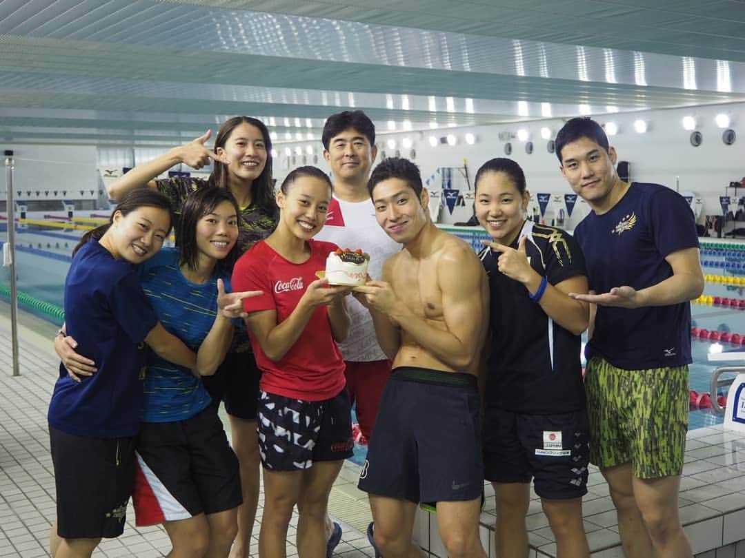 萩野公介のインスタグラム：「最高の誕生日でした！ ありがとうございます！！ 25歳、最高の一年に😤 月も同じ日😂  #happybirthday #25 #815 #bridgestone  #chaseyourdream  #nike  #justdoit」