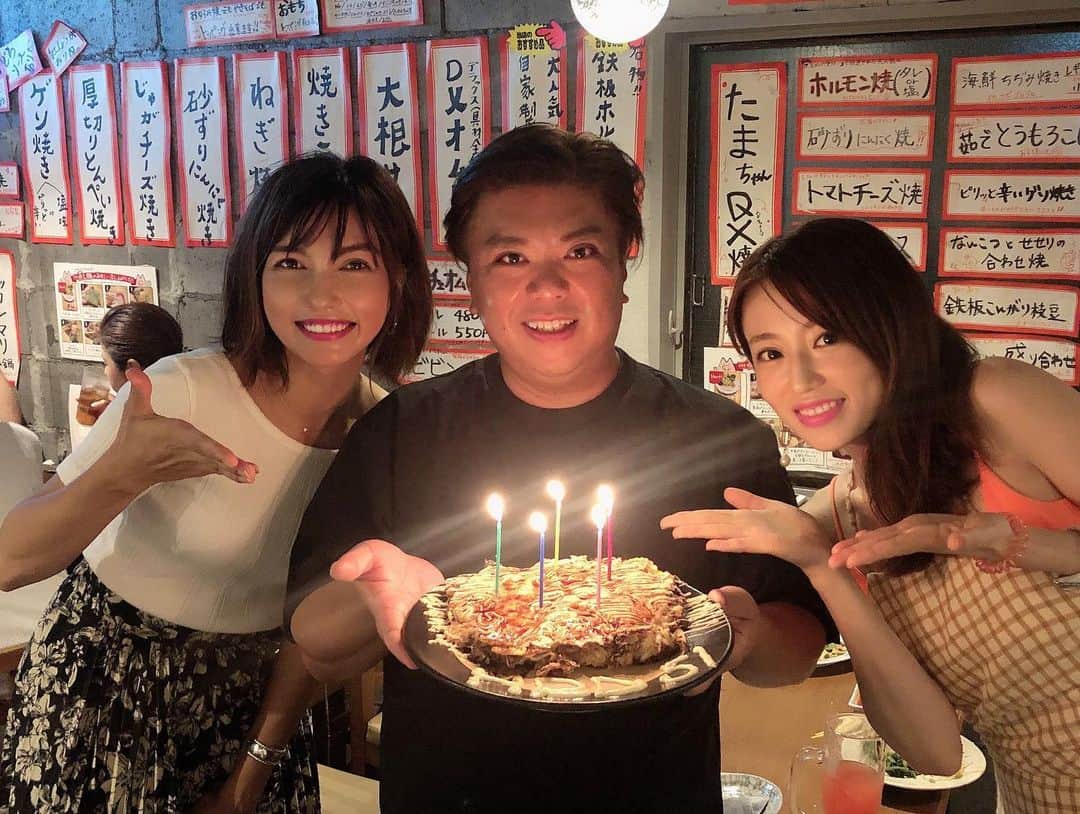 伊藤みくさんのインスタグラム写真 - (伊藤みくInstagram)「むかーしお仕事で一緒だった 黒宮ニーナちゃん❤️ そして🥞🤴✨✨ いつもは東京にいるメンバーと 大阪で合流❤️ やっぱお好み焼きは最高だー！！」8月15日 21時52分 - miku90210
