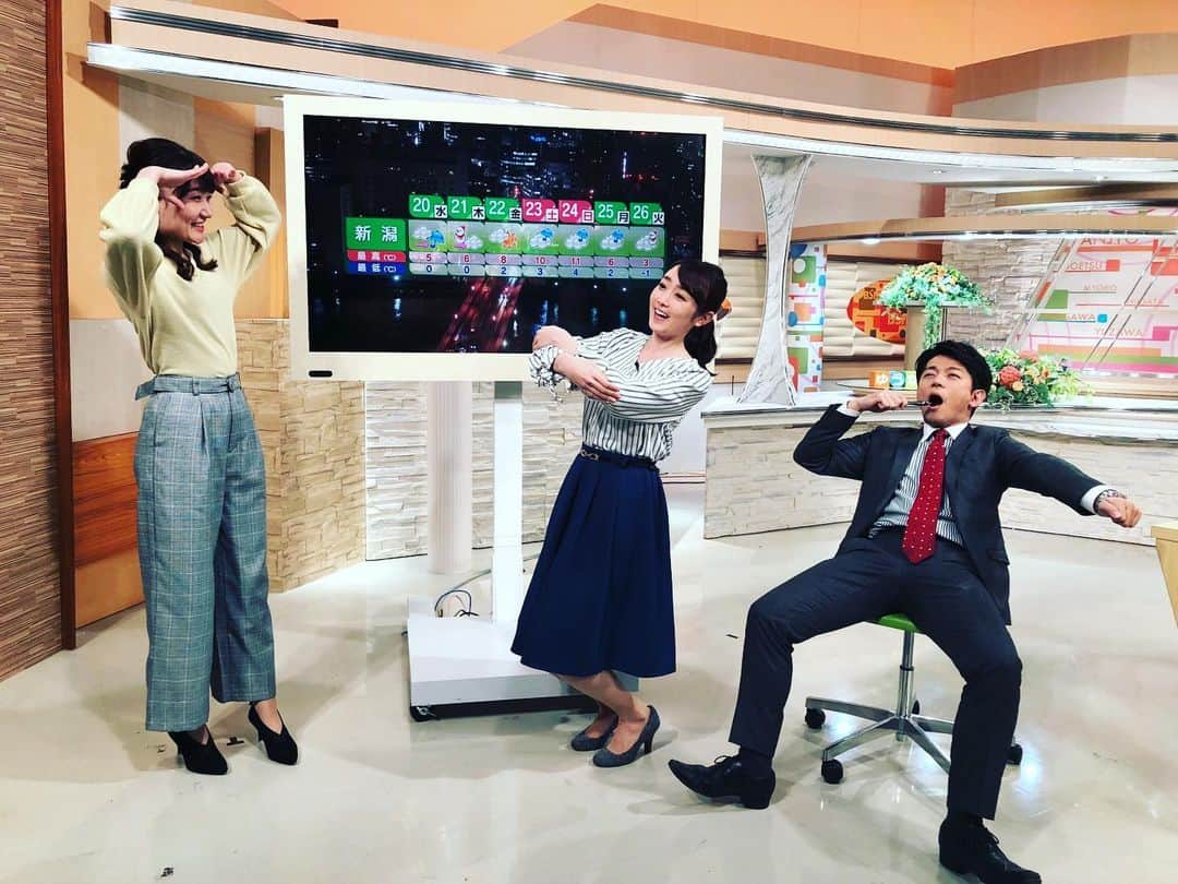 工藤淳之介さんのインスタグラム写真 - (工藤淳之介Instagram)「二日連続県内40度越え！ 暑すぎる！  そんな中でも 終戦の日、夕方の県内ニュース bsnnewsゆうなびでは 今年も終戦特集を放送しました。  春から坂部・関根両キャスターが連日心を込めてお伝えしているゆうなび🙂 私が担当していた頃も、そしてもっとずっと前の先輩方の時代から、 BSNニュースでは必ず終戦の日の特集を続けています。 平和について、皆さんに考え続けてもらうために。  そしてゆうなびといえば 元相方が帰ってきました✨ ということで、懐かしの写真を投稿。 OA後に毎日その日のニュースや天気を表現して 必ず1枚撮っていたのですが 今となっては意味不明なのが多いな。。。笑 bsnのHP久能木アナのもも天ブログに 多分1000枚ぐらい載ってますので覗いてみてください😆笑  #産休明け #ゆうなび #元相方 #ニュースキャスター #阿吽の呼吸 #同い年 #ふみちゃん #新海史子  アナ #ママアナウンサー #幸せわけてください #これからもよろしく  #二日連続 #40度越え  #8月15日 #終戦の日 #74年 #戦争特集 #平和 #伝え続ける  #bsn #アナウンサー #笑顔でいられることに感謝 #日常の大切さを感じる日 #工藤淳之介」8月15日 21時52分 - kudojun_nosuke_bsn