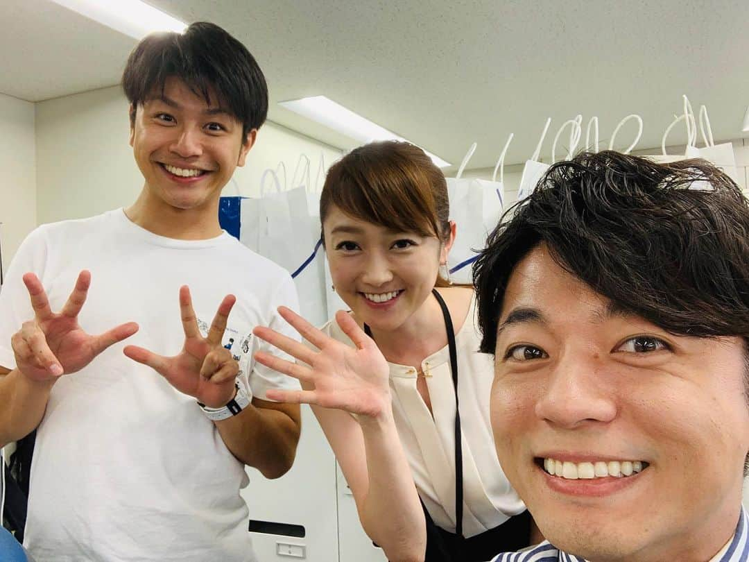 工藤淳之介さんのインスタグラム写真 - (工藤淳之介Instagram)「二日連続県内40度越え！ 暑すぎる！  そんな中でも 終戦の日、夕方の県内ニュース bsnnewsゆうなびでは 今年も終戦特集を放送しました。  春から坂部・関根両キャスターが連日心を込めてお伝えしているゆうなび🙂 私が担当していた頃も、そしてもっとずっと前の先輩方の時代から、 BSNニュースでは必ず終戦の日の特集を続けています。 平和について、皆さんに考え続けてもらうために。  そしてゆうなびといえば 元相方が帰ってきました✨ ということで、懐かしの写真を投稿。 OA後に毎日その日のニュースや天気を表現して 必ず1枚撮っていたのですが 今となっては意味不明なのが多いな。。。笑 bsnのHP久能木アナのもも天ブログに 多分1000枚ぐらい載ってますので覗いてみてください😆笑  #産休明け #ゆうなび #元相方 #ニュースキャスター #阿吽の呼吸 #同い年 #ふみちゃん #新海史子  アナ #ママアナウンサー #幸せわけてください #これからもよろしく  #二日連続 #40度越え  #8月15日 #終戦の日 #74年 #戦争特集 #平和 #伝え続ける  #bsn #アナウンサー #笑顔でいられることに感謝 #日常の大切さを感じる日 #工藤淳之介」8月15日 21時52分 - kudojun_nosuke_bsn