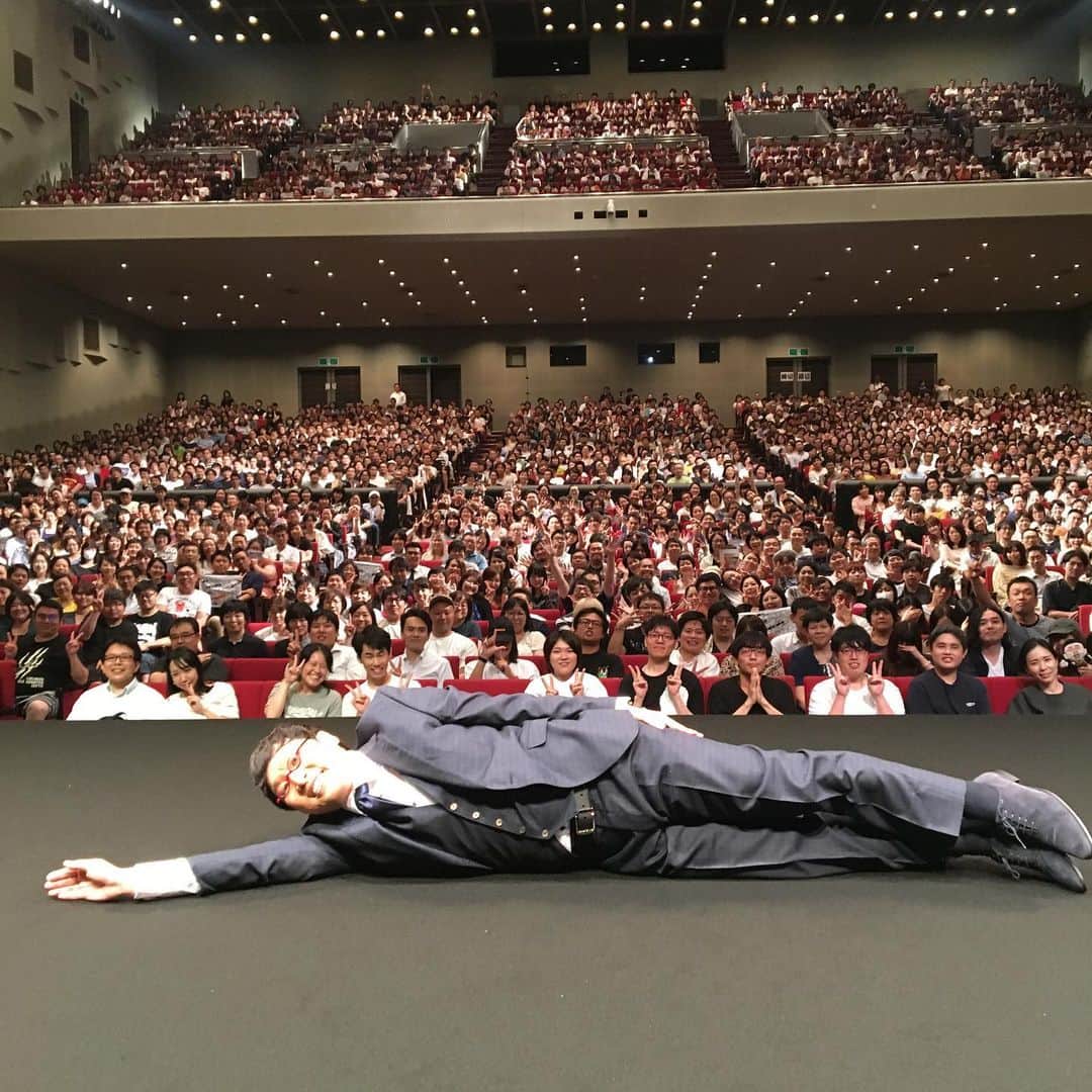 山里亮太さんのインスタグラム写真 - (山里亮太Instagram)「山里亮太の大140 in中野サンプラザ 最高に楽しかったです！！！ 皆さま、本当にありがとうございました！！！ このご恩は忘れません！！！ はぁ、なぜか尻が…」8月15日 21時53分 - ryotayamasato