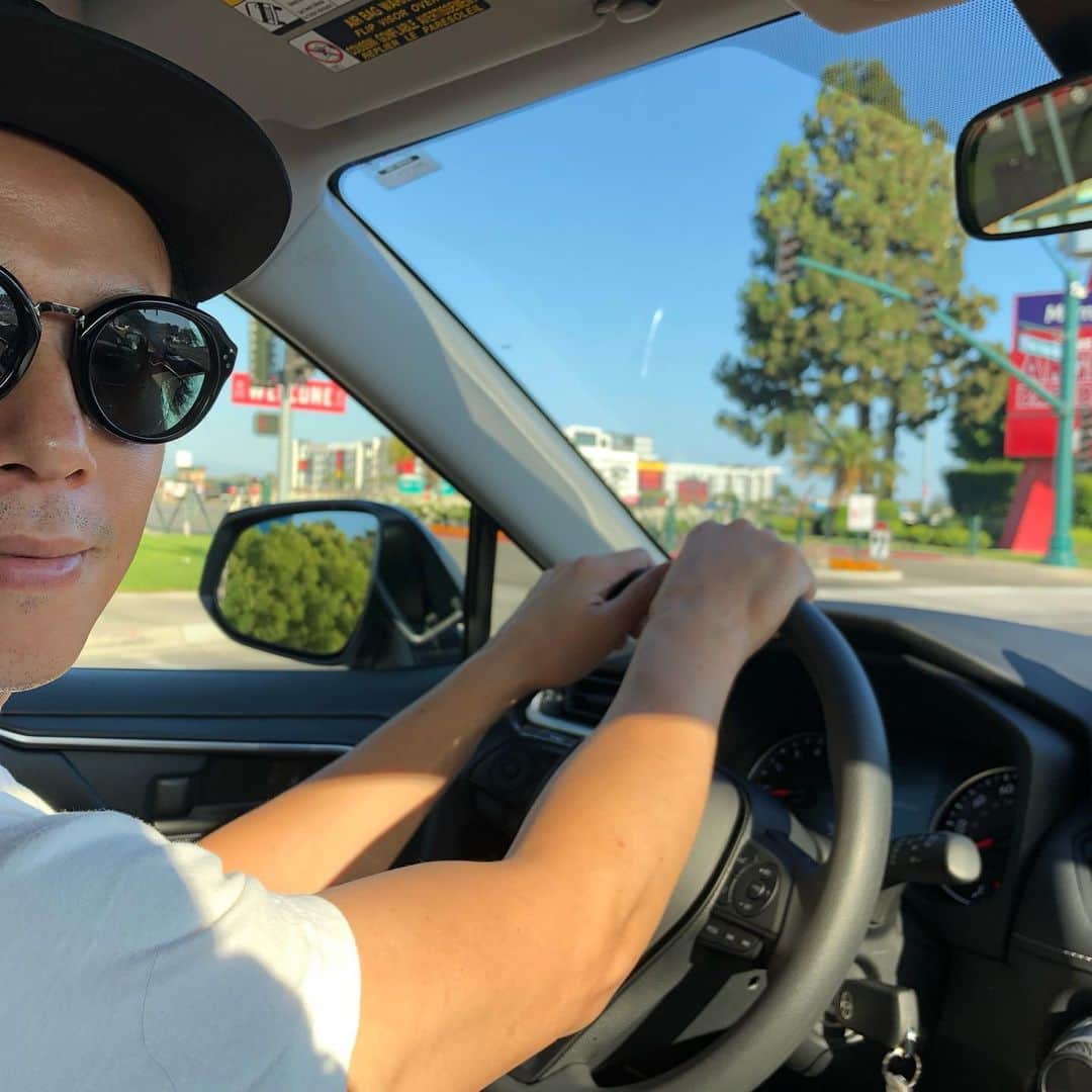 藤本美貴さんのインスタグラム写真 - (藤本美貴Instagram)「ロサンゼルスはいつもレンタカーを借りるの！  今回はさくらレンタカーさんで☺︎ レンタル時間も本当にスムーズに出来て本当に良かった！！ #車 #さくらレンタカー #日本人スタッフ」8月15日 21時54分 - mikittyfujimoto
