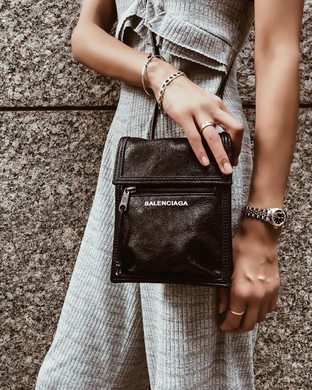 のインスタグラム：「あずみはちょっとそこまでポシェットをゲットした！ . #balenciaga #bag #new #エクスプローラーラムスキン #エクスプローラーポーチ」
