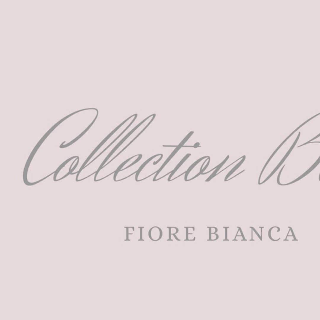 のインスタグラム：「* Fiore Biancaお取り扱いの インポートブランド Yolan Cris @yolancris  Elizabeth Fillmore @efbridal  GEMY MAALOUF @gemymaalouf や オリジナルドレスがぎゅっと一冊に 詰まったCollection Book * * Fiore Bianca HPまたは ストーリーハイライト“資料請求”より あなたの元へお届けさせて頂きます * * #fiorebianca  #fiorebianca_wedding  #weddingdress  #colordress #フィオーレビアンカ  #ウェディング #ドレス試着 #2019冬婚」