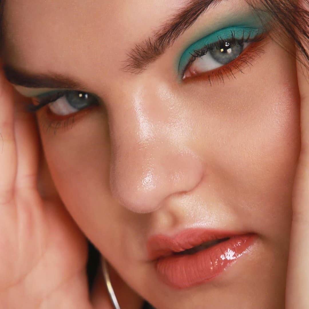 e.l.f.さんのインスタグラム写真 - (e.l.f.Instagram)「@jackitaki pairs a pop of color with a glossy lip for her client’s look! Tap on the photo for product details. 🧡 #elfingamazing #elfcosmetics #crueltyfree #vegan 📷: @mvamo @alinkanikitskiy」8月15日 22時03分 - elfcosmetics
