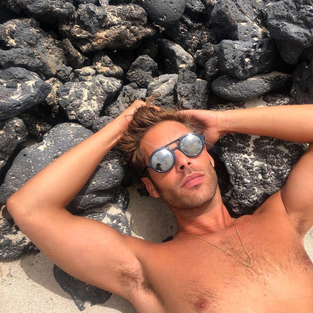 ジョン・コルタジャレナさんのインスタグラム写真 - (ジョン・コルタジャレナInstagram)「Straight up, on the rocks」8月15日 22時09分 - jonkortajarena