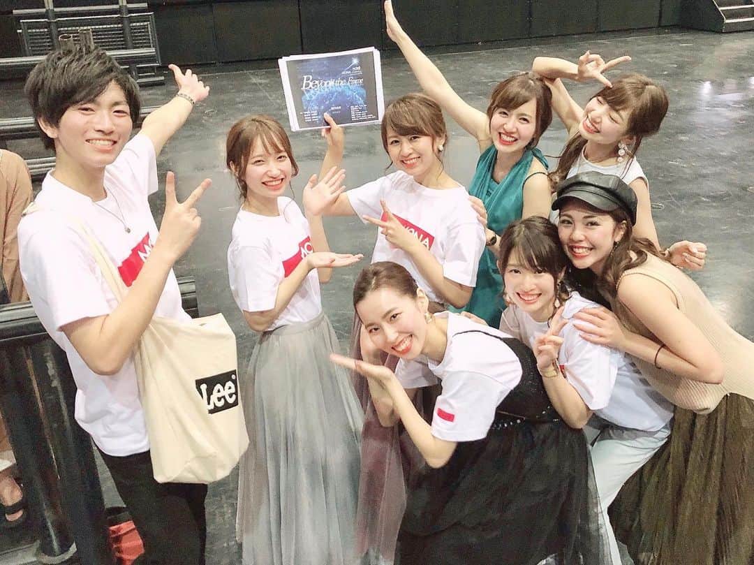 南野里佳のインスタグラム：「. MONA  FASHION fes 〜 Beyond the Frame 〜 . MCメンバー🎤❣️ . こうへいくん @kohei_1117  なみちゃん @nami_chankawai  ほずみん @hozumiiiiin はまD @nna1317 みきちゃん @miki_s0630  りこぴん @pin_96  れいぴょん @reikayamashita . みんな本当にありがとう☺️ . 今回の fes  は 本番前に初めてみんなで 話す時間を作ることが出来て、 . 終了後に初めてみんなで 写真を撮ることが出来ました💓笑 . . " 信じる " ということが何よりも大切で、 仲間を信頼していないとできない仕事だなぁと。 MC を経験させて頂いてきた中で 気付かせて頂いたことの一つです✨ . この仲間と 最高のステージを繋ぐ役割を、 言葉で届けさせて頂くという大切な役割を、 任せて頂き心から幸せでした🌈 . そして 一緒に会場を盛り上げて下さった皆様。 . 皆様から頂いたパワーは とってもとっても最高でした！！！💓 . またお逢い出来るのを楽しみにしています♫ 本当にありがとうございました😊✨ . . -- - - - - - - - - - - - - - - - - - - - - MONA公式 ▷ @mona_magazine 舞台カミオク▷ @gekidan_mona 映画ジョダメ ▷ @jodame_movie - - - - - - - - - - - - - - - - - - - - - #MONAモデル #mona_magazine #リアルシンデレラストーリー」