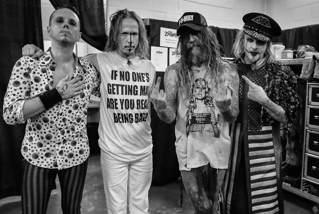 ロブ・ゾンビさんのインスタグラム写真 - (ロブ・ゾンビInstagram)「Thanks London! Last night was a real hoot! #robzombie #johnfive #piggyd #gingerfish #londonontario #robfennphotography」8月15日 22時13分 - robzombieofficial