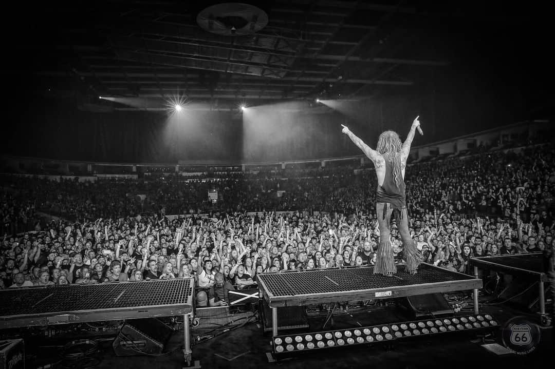 ロブ・ゾンビのインスタグラム：「Thanks London! Last night was a real hoot! #robzombie #johnfive #piggyd #gingerfish #londonontario #robfennphotography」