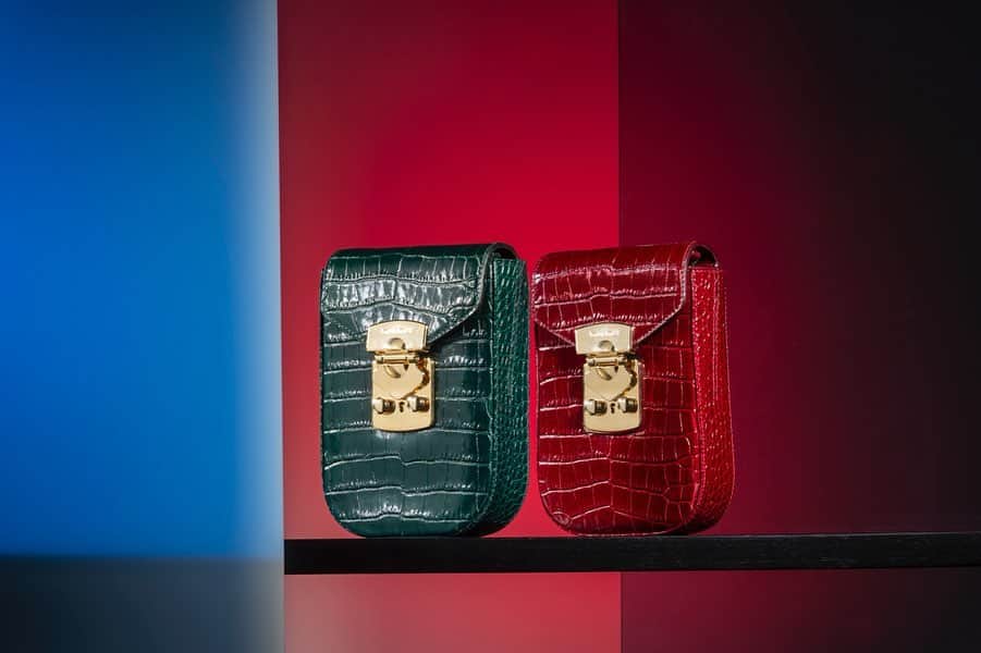 Miu Miuさんのインスタグラム写真 - (Miu MiuInstagram)「Exotic vibes.  Discover the #MiuMiu special leather bag selection embellished with croco-print on miumiu.com」8月15日 22時16分 - miumiu